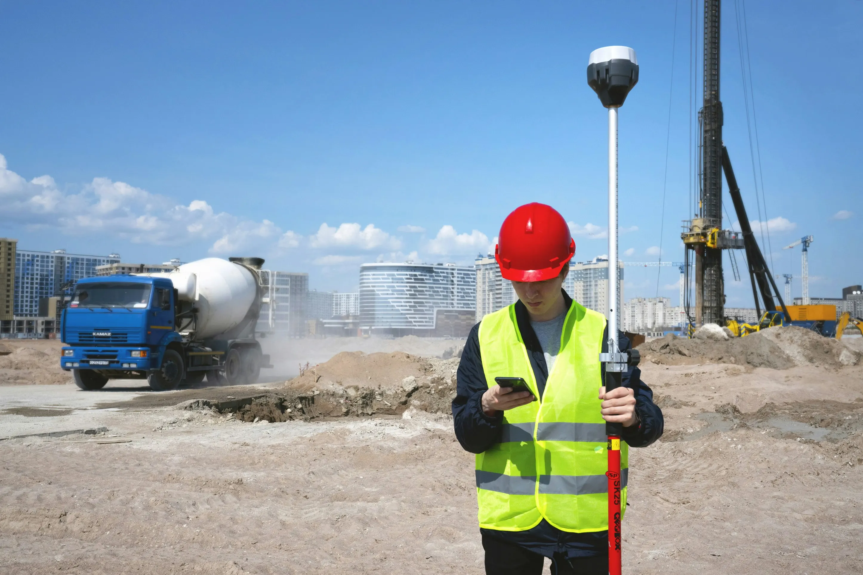 Mobile App-Ansicht der Handwerker-SaaS-Plattform mit Rapport und Rechnungs-Funktion